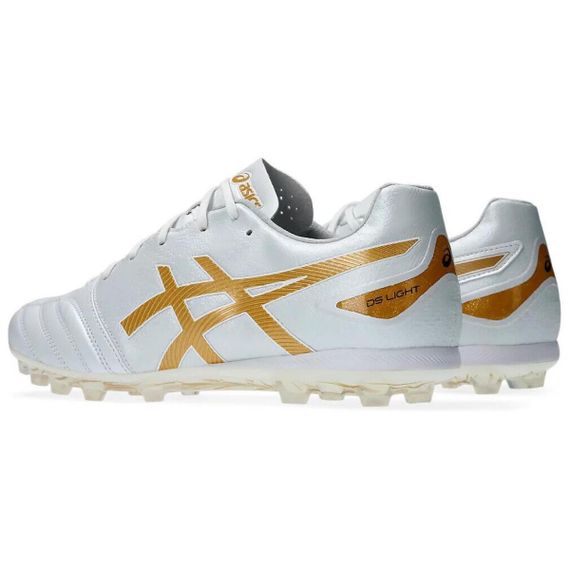 Asics DS LIGHT - это профессиональные ботинки, которые являются одними из самых популярных в мире.