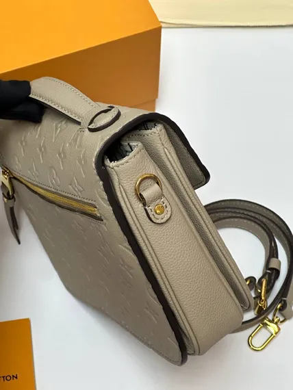 Сумка Louis Vuitton Pochette Metis бежевый