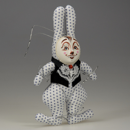 Ёлочная игрушка Кролик с воротником жабо в жилете