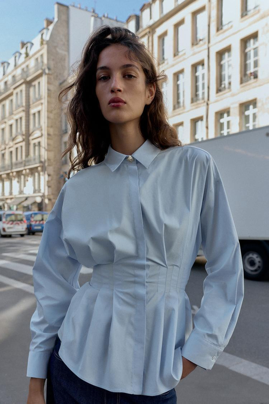 ZARA РУБАШКА ИЗ ПОПЛИНА СО СКЛАДКАМИ, ГОЛУБОЙ