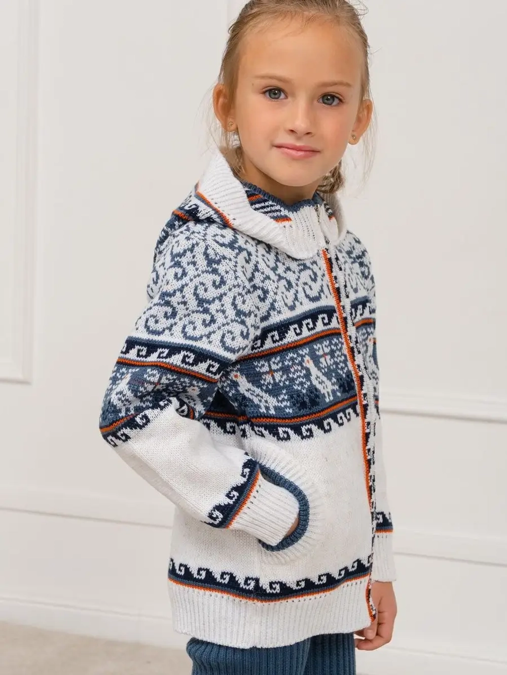 Кофта вязаная с капюшоном