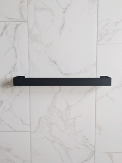 Держатель для полотенец Линия настенный, черный, 50см