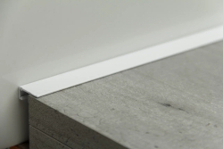 Микроплинтус НЕПЛИНТУС AL16X5-04 Белый 16х6х2000мм