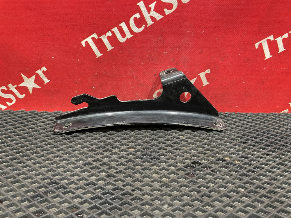 Кронштейн крыла левый 2018г.