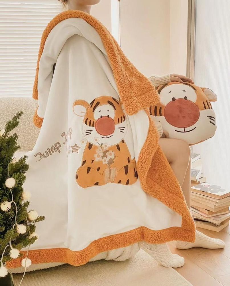 ZEPHYR HOME Плед-покрывало велюровое Disney 150х200 с подушкой Тигр