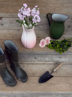 Ваза Petal нежно-розового цвета из коллекции Blossom, 26 см