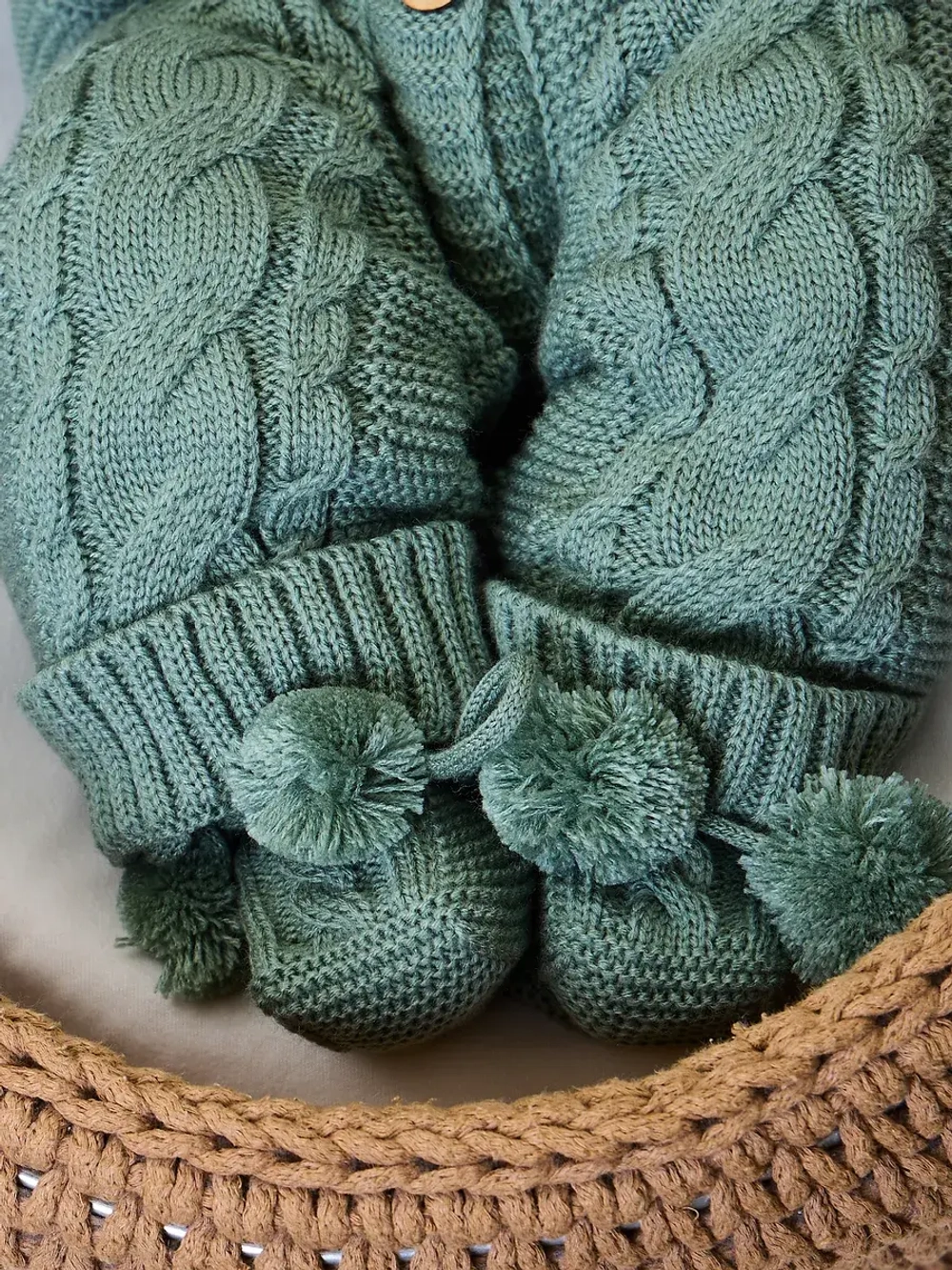 Вязаный конверт на выписку для новорожденного теплый