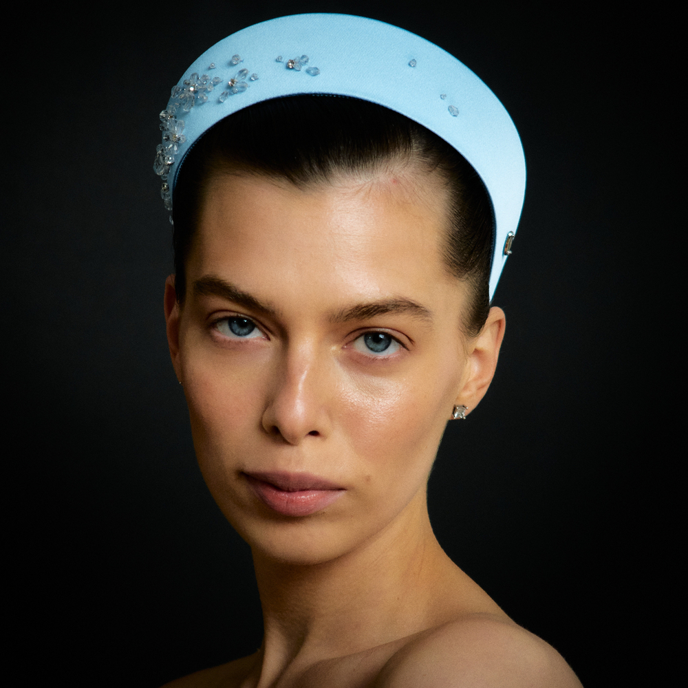 Кокошник голубой с прозрачными цветами