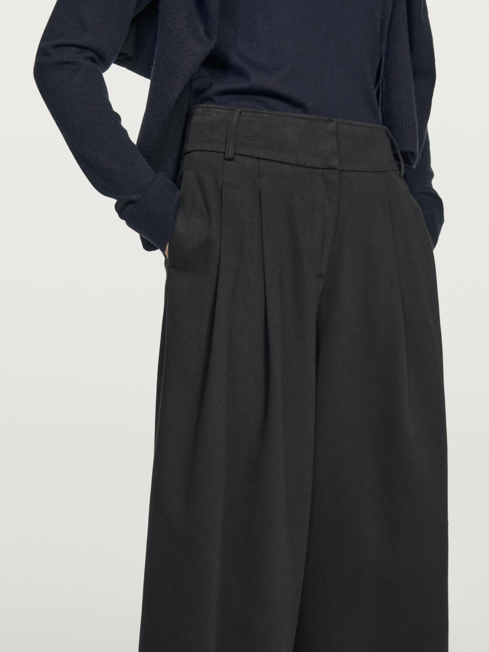 Massimo Dutti Широкие брюки с вытачками, черный