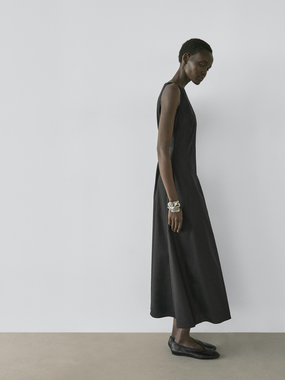 Massimo Dutti Длинное платье из струящейся смесовой льняной ткани, черный