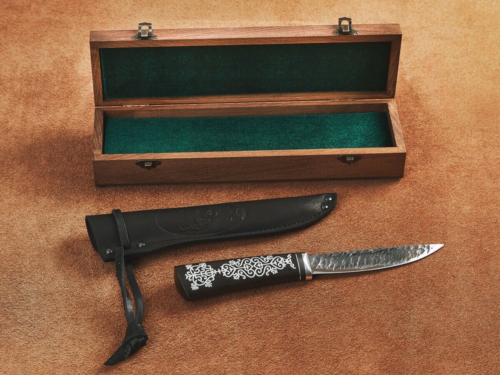 Якутский нож "Амга", сталь Х12МФ, рукоять черный мореный граб / орнамент