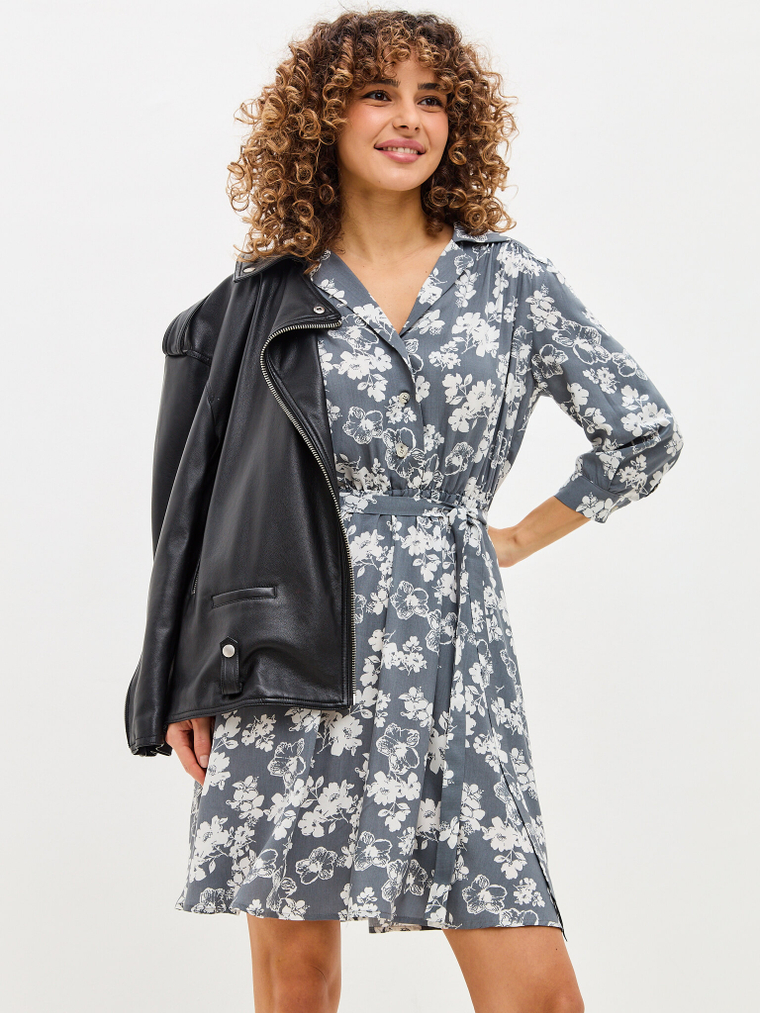 Платье с отложным воротником