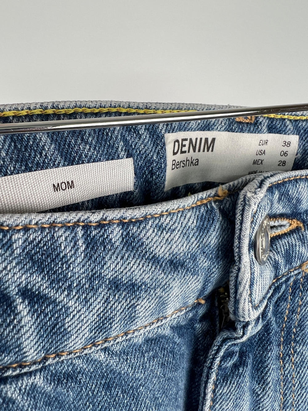 Джинсы Bershka