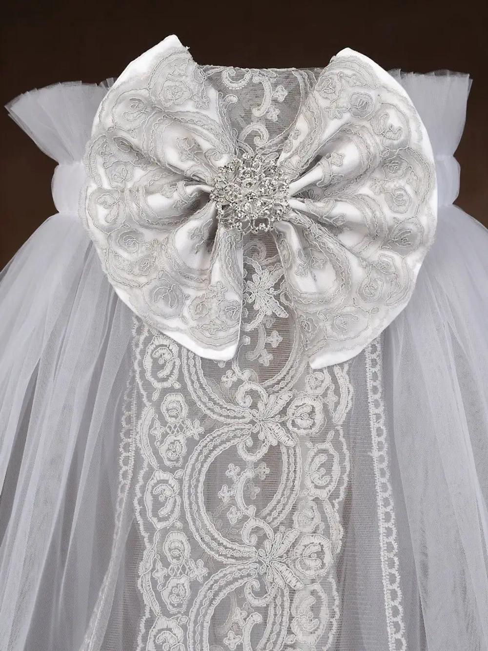 Балдахин с кружевом и брошью "Версаль"