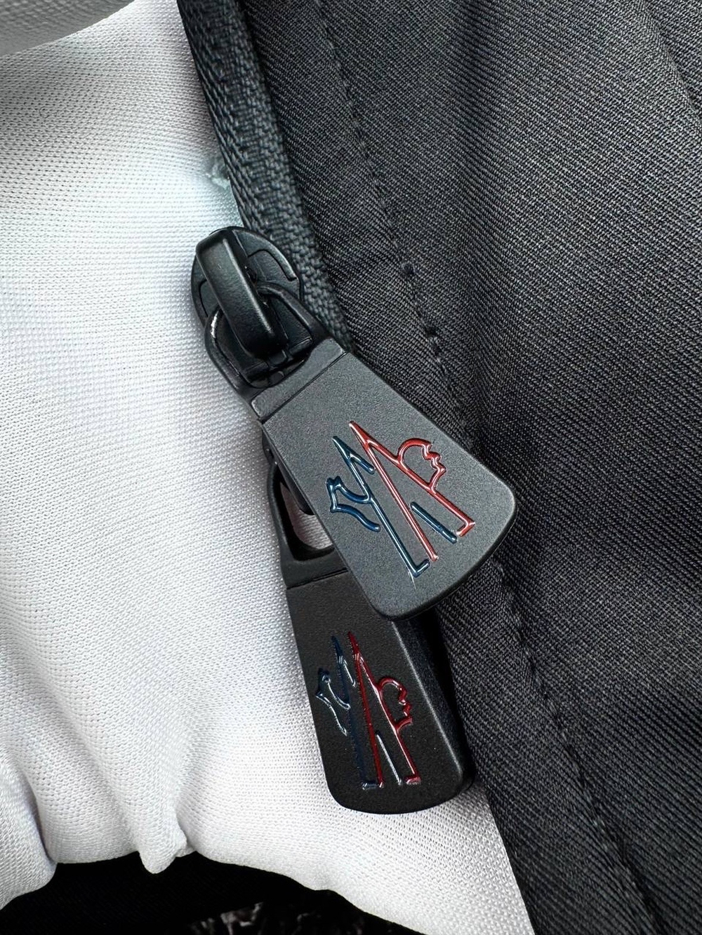 Пуховик Moncler