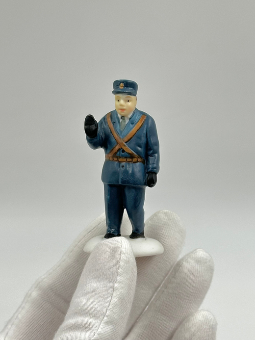 Фигурка Полицейский Department 56