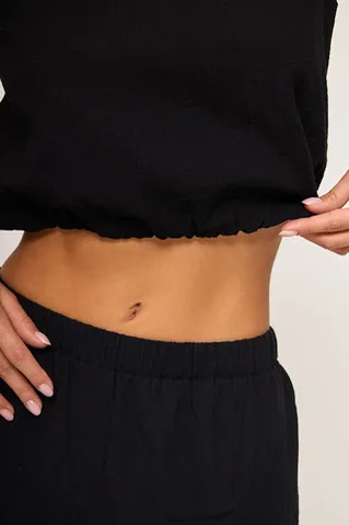 Кроп майка из жатого хлопка черного цвета