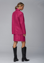 Женская кожаная юбка фуксия с разрезом