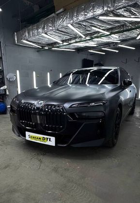 Bmw i7 оклейка в матовый прозрачный сатин полиуретан Carbins PPF M90 👌 антигравийная защита кузова