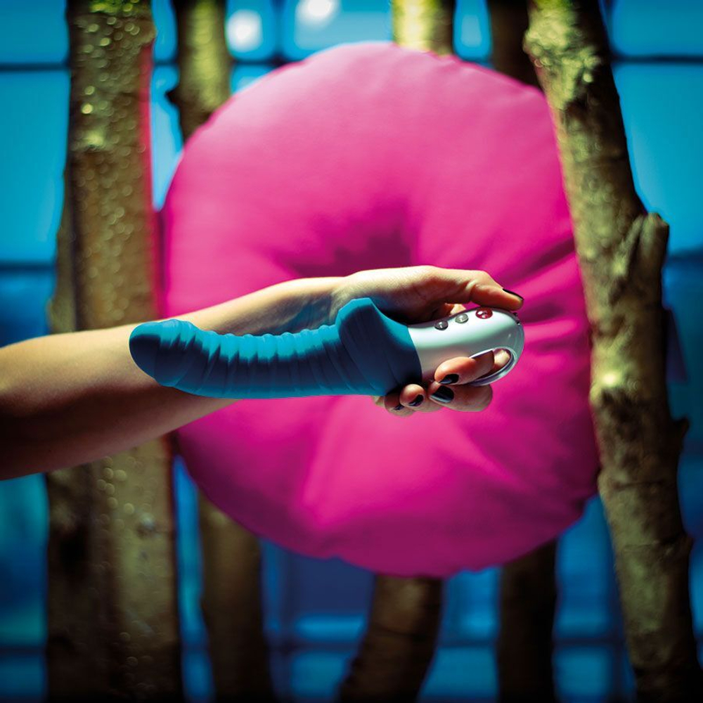 Бирюзовый вибратор с рёбрышками Tiger