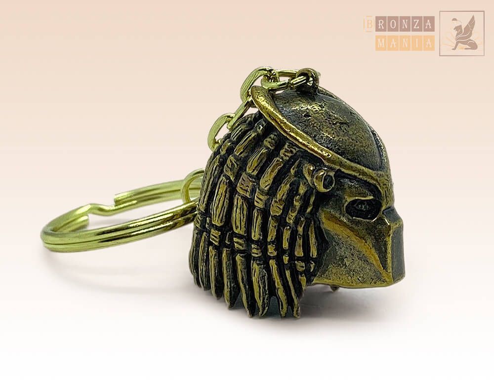 брелок Шлем Хищник