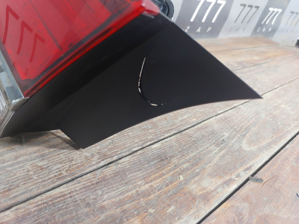 Фонарь задний правый Toyota Camry (XV50) 14-18 Б/У Оригинал 8155133611