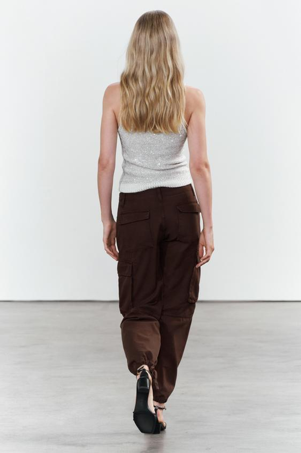 ZARA ТРИКОТАЖНЫЙ ТОП С ПАЙЕТКАМИ, СЕРЕБРИСТЫЙ