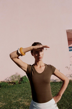 ZARA ФУТБОЛКА С ШИРОКИМ ВЫРЕЗОМ, КОРИЧНЕВЫЙ