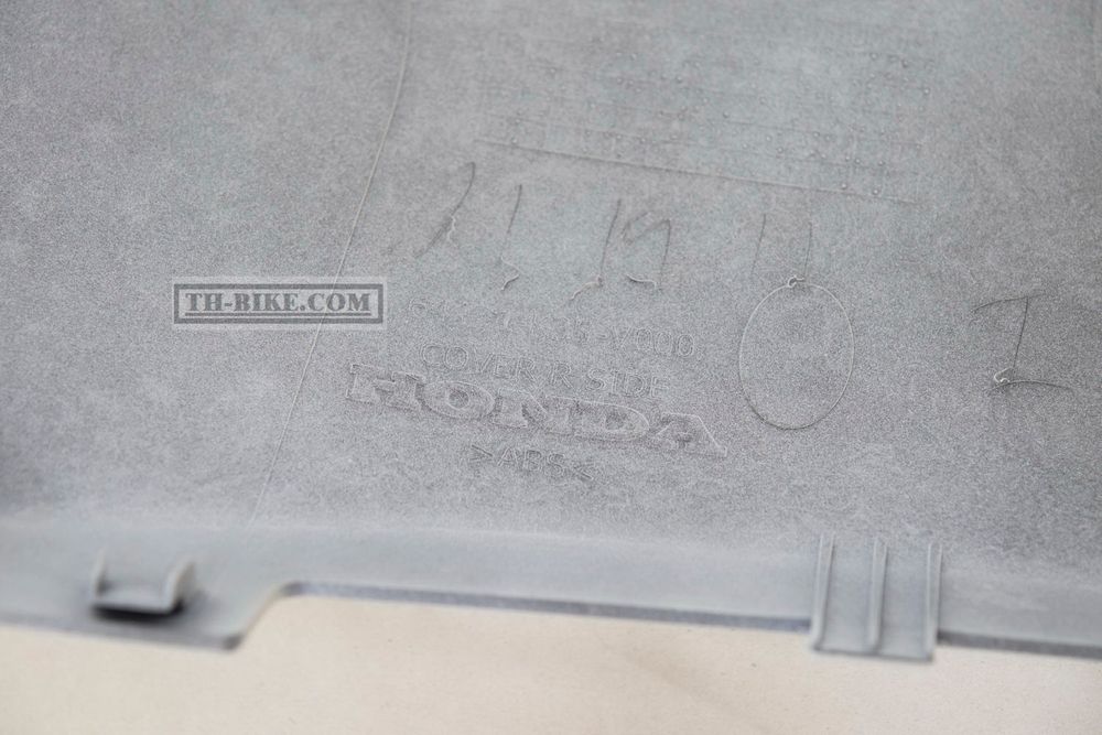 64431-K35-V00ZV. COVER, R. SIDE, WHITE, *NHA87P*. HONDA