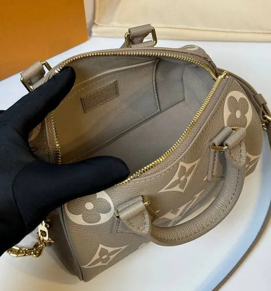 Сумка Louis Vuitton Speedy с плечевым ремнем серый/кремовый