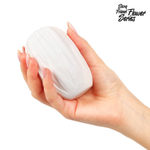 Белый нереалистичный мастурбатор в форме бутона цветка Daisy