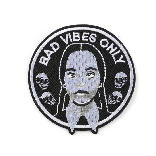 Нашивка термоаппликация на одежду и  на рюкзак. Уэнсдэй. Bad Vibes