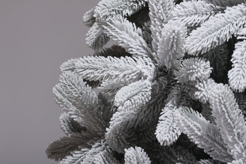 Заснеженная елка «Русская Императрица» (Литая хвоя) 3 м