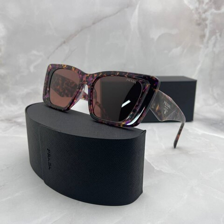 Солнцезащитные очки Prada