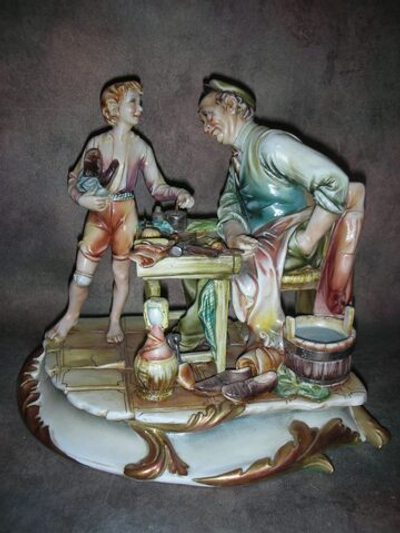 Статуэтка. Фарфор. У сапожника. Capodimonte. Италия