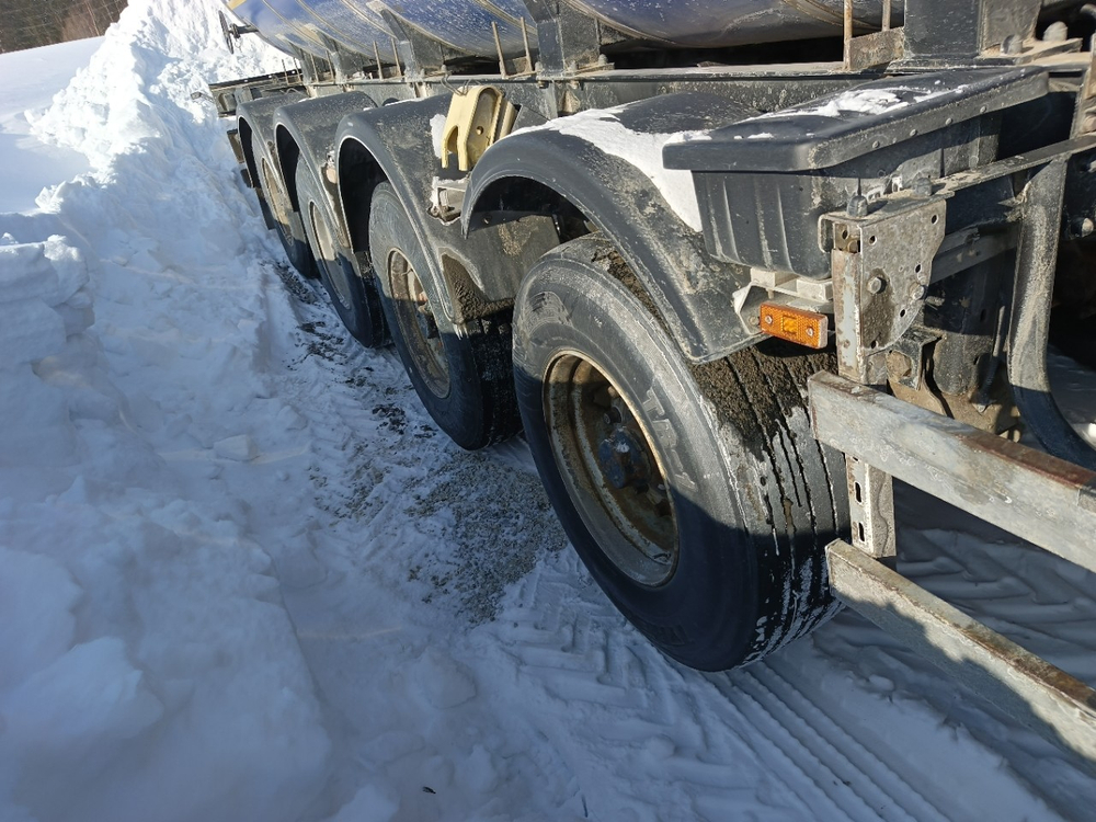 FoxTank 8777 Полуприцеп цистерна 877721 (светлые нефтепродукты)