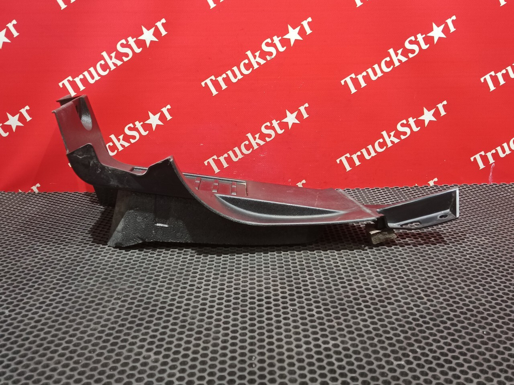 Накладка на порог левая 2018г