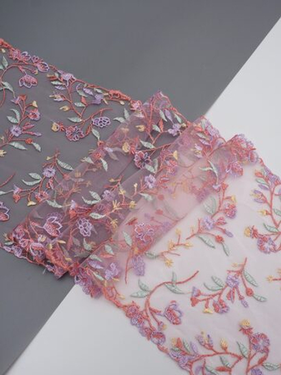 Вышивка на сетке светло-розовая с мультиколор неэластичная ширина 22 см