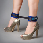 Сине-чёрные оковы на ноги из неопрена (Цвет: синий с черным)