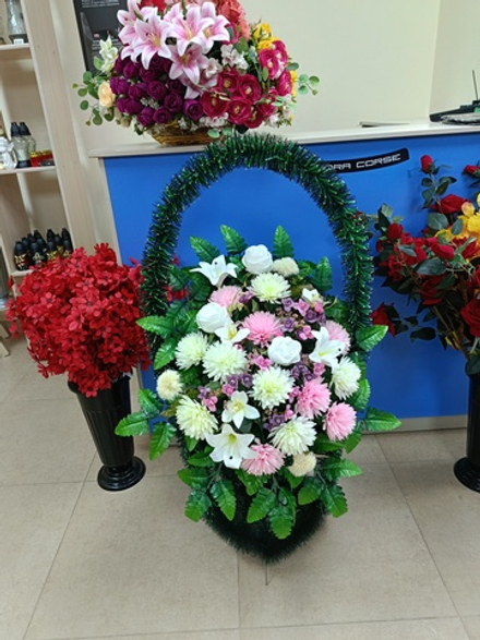 Корзина огромная пышная