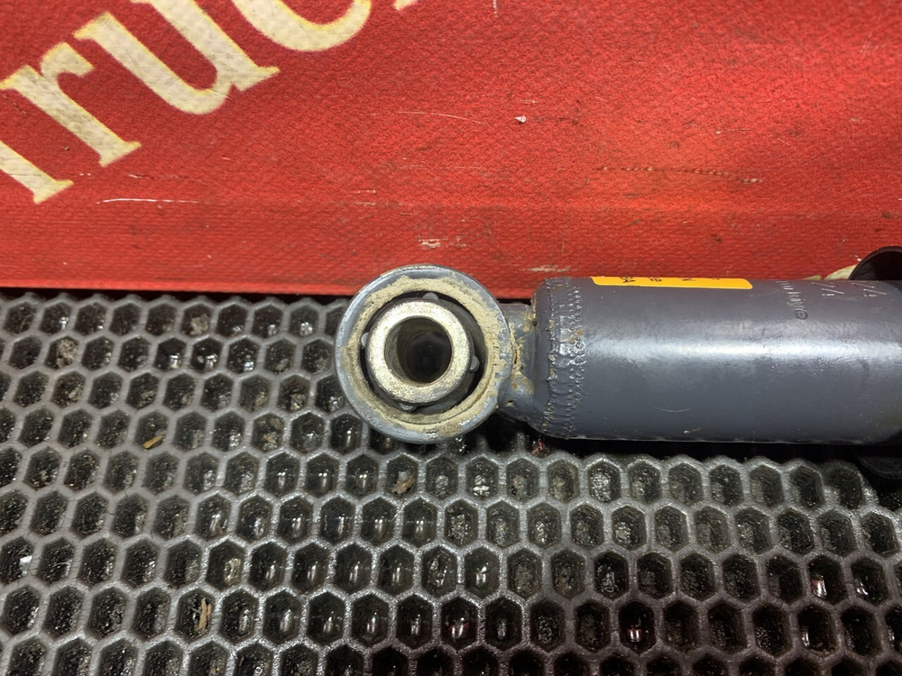 Амортизатор кабины задний