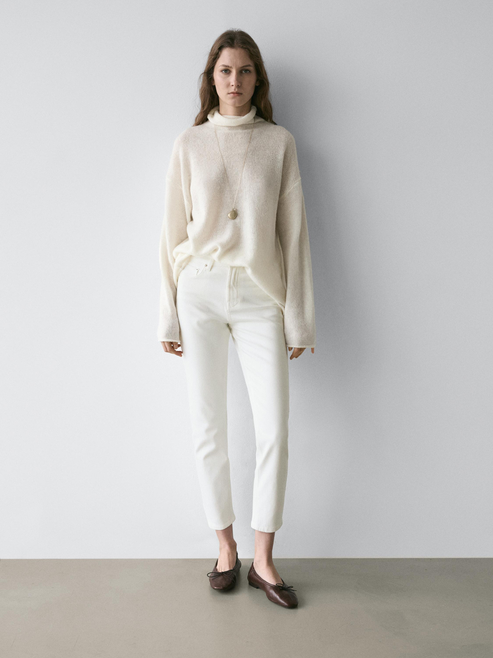 Massimo Dutti Джинсы средней посадки, укороченные, облегающего кроя, экрю