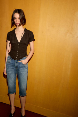 ZARA ТОП ИЗ РЕЛЬЕФНОЙ ТКАНИ С БАНТОМ, ТЕМНО-КОРИЧНЕВЫЙ