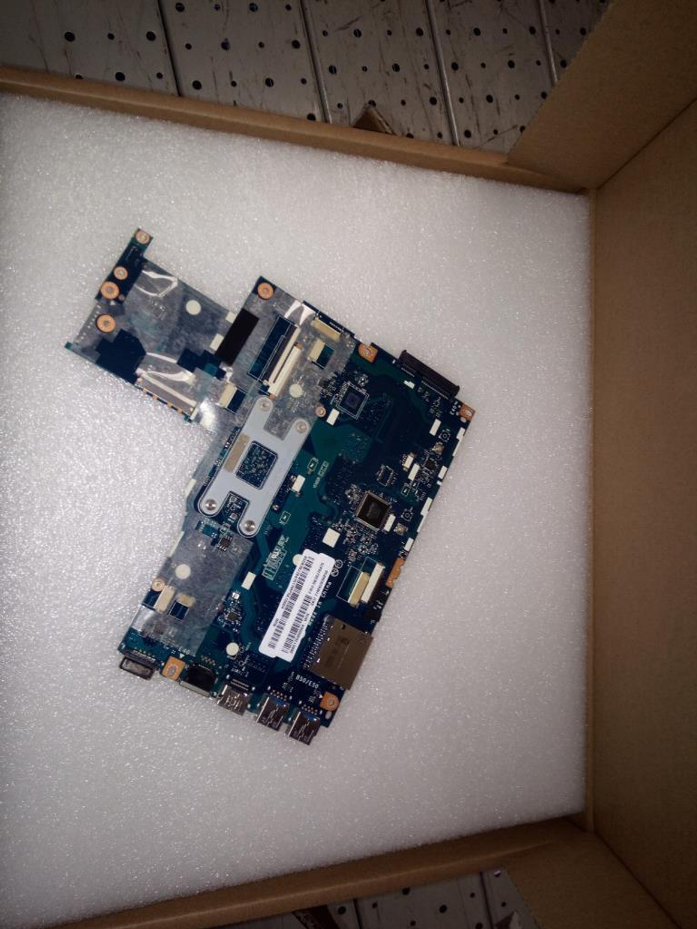 Материнская плата для ноутбука Lenovo B51-30 WIN N3050UMA FPNEMMC (5B20J78475), оригинал