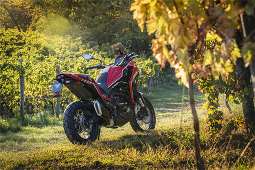 Мотоцикл Moto Morini X-CAPE 650 X красный