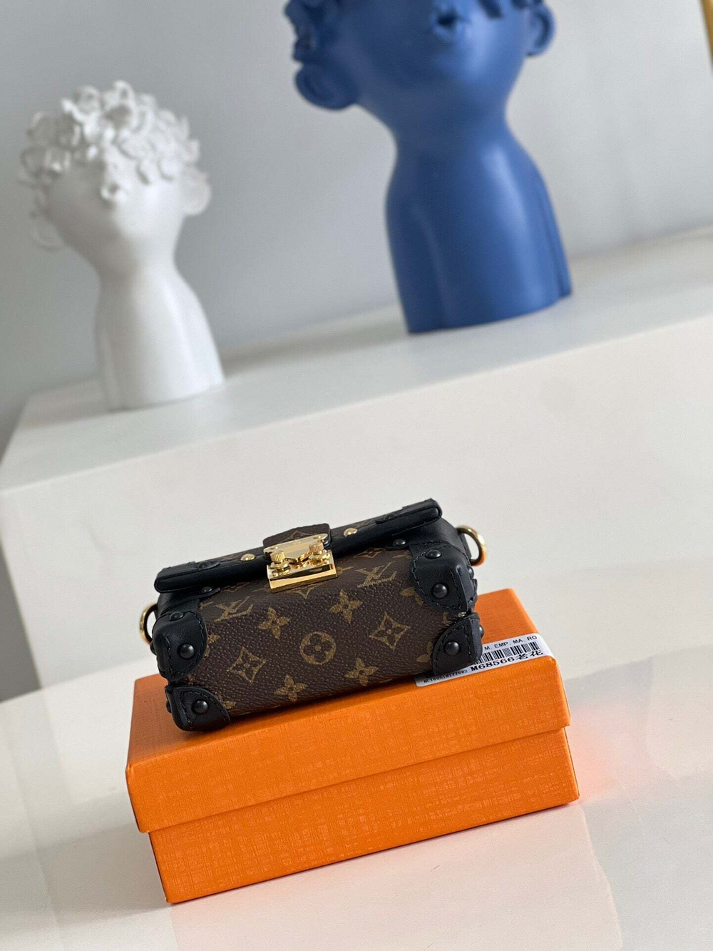Louis Vuitton Essential Trunk