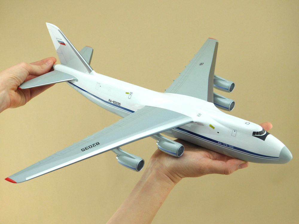 Модель самолета Ан-124-100 (М1:144, RA-82035)