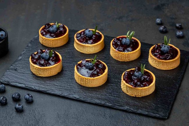 Чизкейк «Сияние» с черной смородиной, 7 шт.