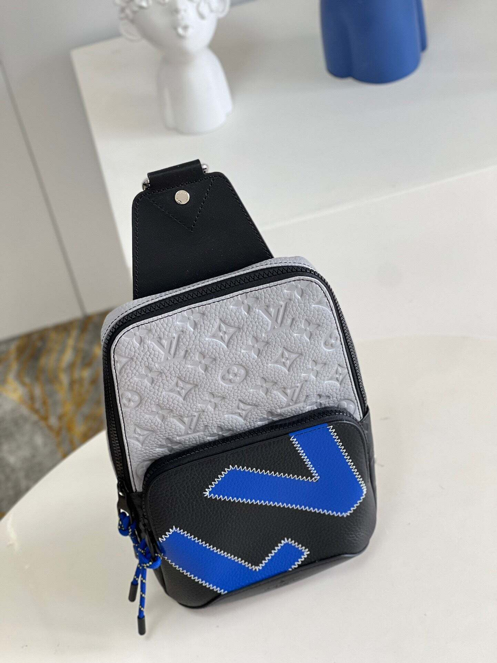 Louis Vuitton Avenue Slingbag