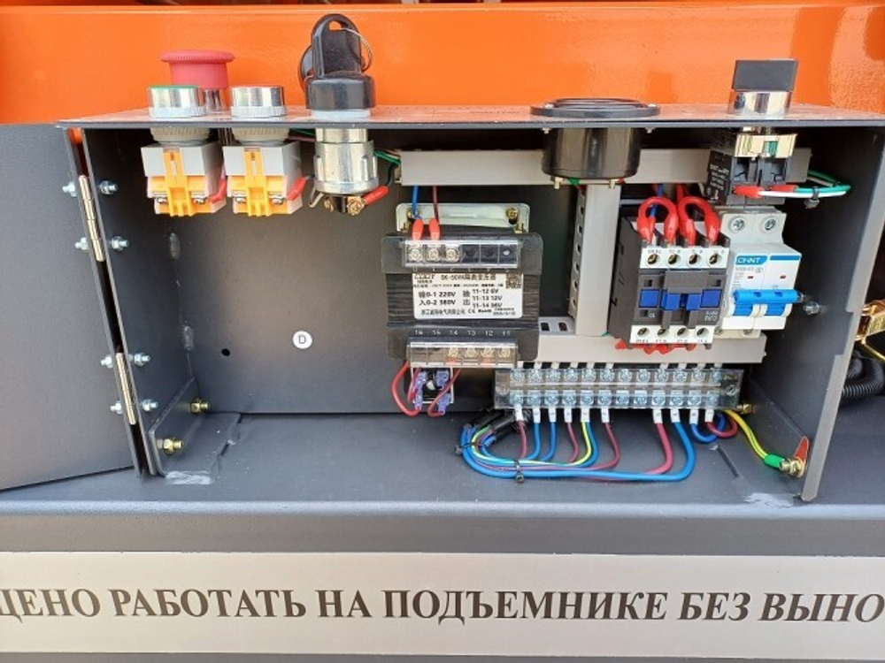 Несамоходный подъемник ножничного типа GROST Tower 500-9 АС с выдвижной платформой 212537